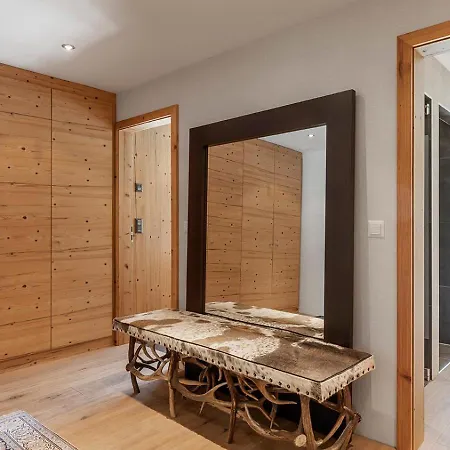 4br Stunning Penthouse - Ski In&ski Out- If You Want To Book, Please Contact On Wh-ats-app - 0034-635-518-216 !!!! דירה *
