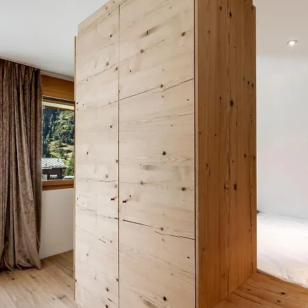 Daire 4br Stunning Penthouse - Ski In&ski Out- If You Want To Book, Please Contact On Wh-ats-app - 0034-635-518-216 !!!!