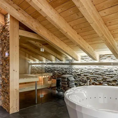 Daire 4br Stunning Penthouse - Ski In&ski Out- If You Want To Book, Please Contact On Wh-ats-app - 0034-635-518-216 !!!! Zermatt